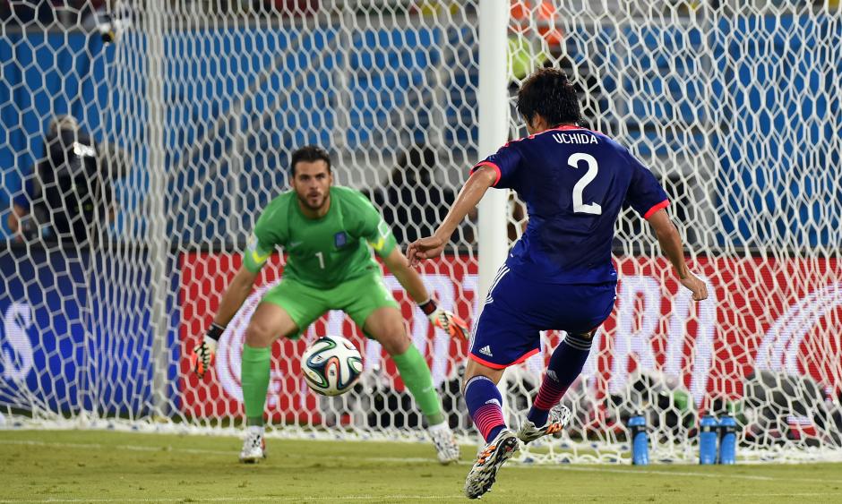 Orestis Karnezis estuvo atento a los ataques de los japoneses. (Foto: AFP)
