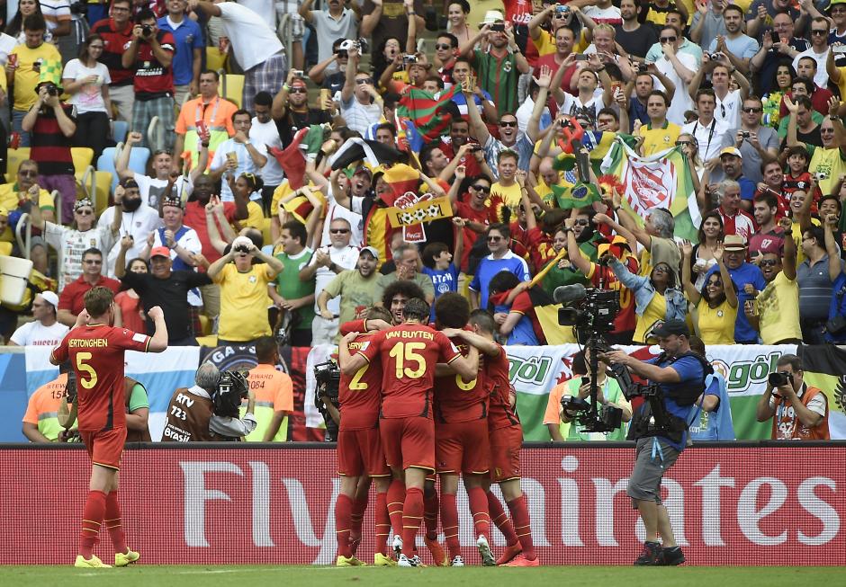 Los belgas celebraron el gol de Origi y la clasificaci&oacute;n a octavos de final. (Foto: AFP)