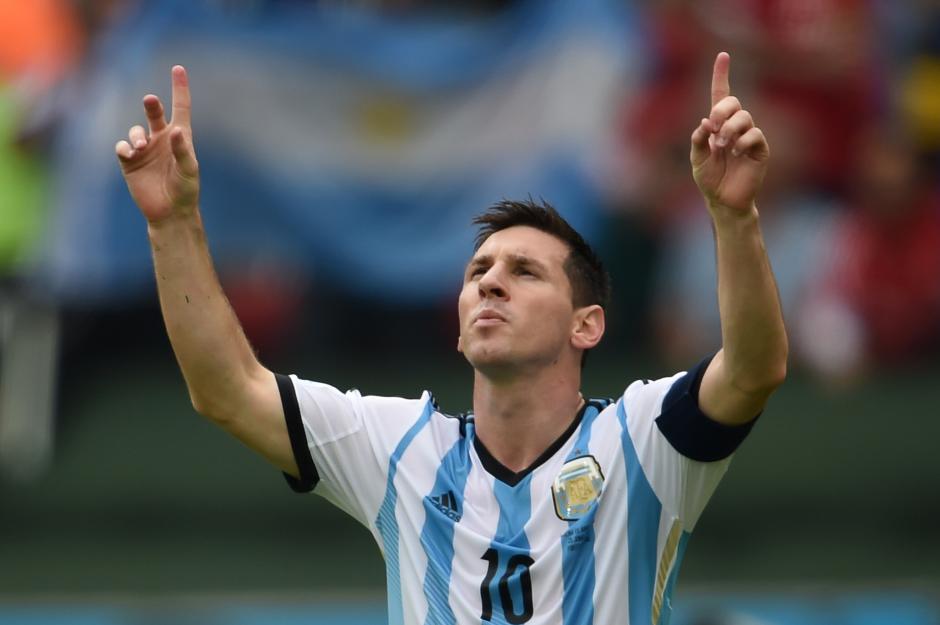 Messi marc&oacute; el segundo de Argentina de tiro libre e igual&oacute; a Neymar como m&aacute;ximo anotador del Mundial. (Foto: AFP)