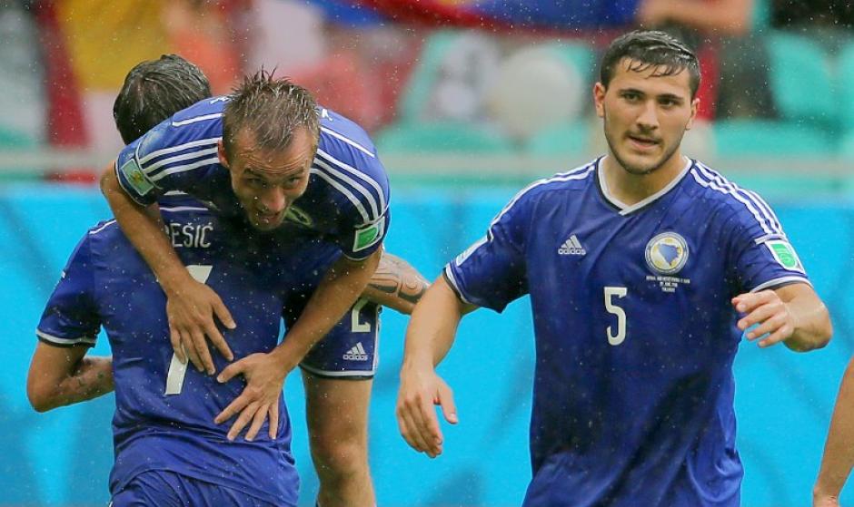 El cuadro bosnio consigui&oacute; su primera victoria en un Mundial frente a Ir&aacute;n. (Foto: AFP)