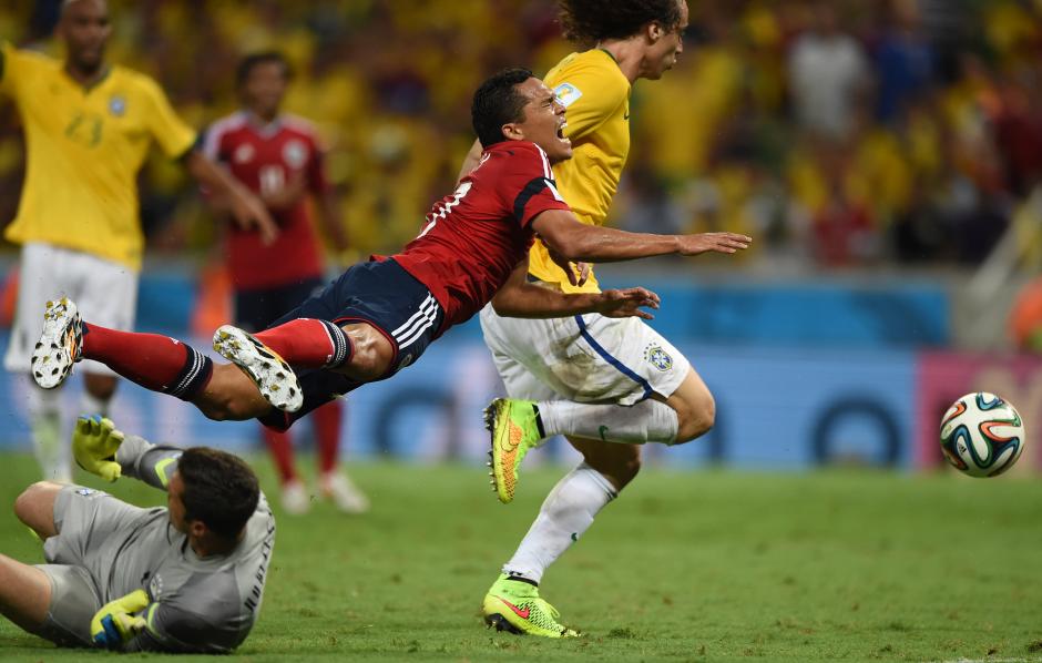 Julio C&eacute;sar derrib&oacute; a Bacca dentro del &aacute;rea. (Foto: AFP)