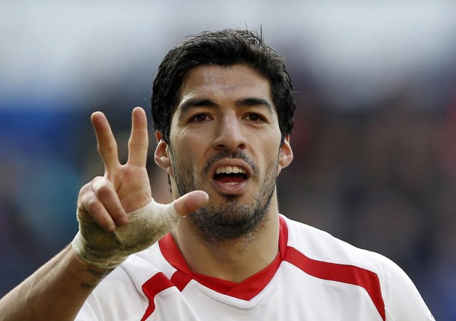 Luis Su&aacute;rez no podr&aacute; ser presentado sobre el c&eacute;sped del Camp Nou el mi&eacute;rcoles 16 de julio debido a la sanci&oacute;n impuesta por la FIFA. (Foto: AFP)