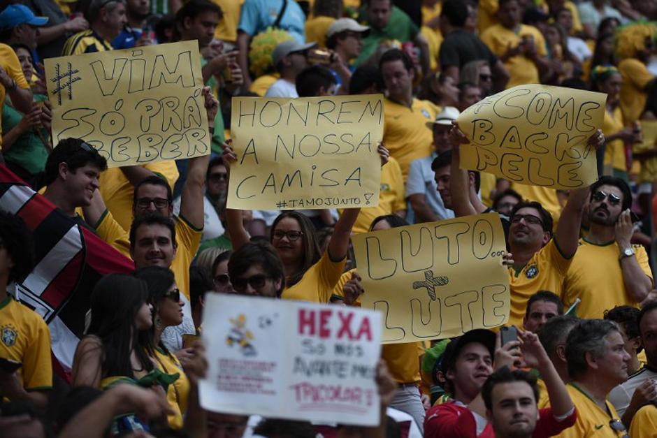 Los aficionados brasile&ntilde;os mostraron su descontento: en 2 partidos recibieron 10 goles. (Foto: AFP)