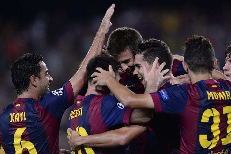 Los jugadores del Barcelona celebran el gol anotado por Gerard Piqu&eacute; al minuto 28. (Foto: AFP)