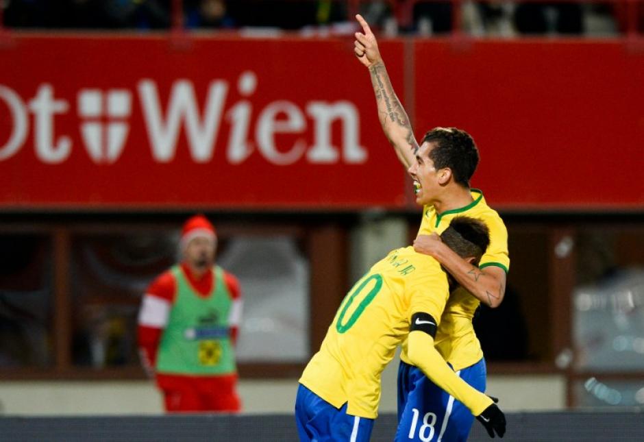 Firmino celebra su gol junto a Neymar. (Foto: AFP)
