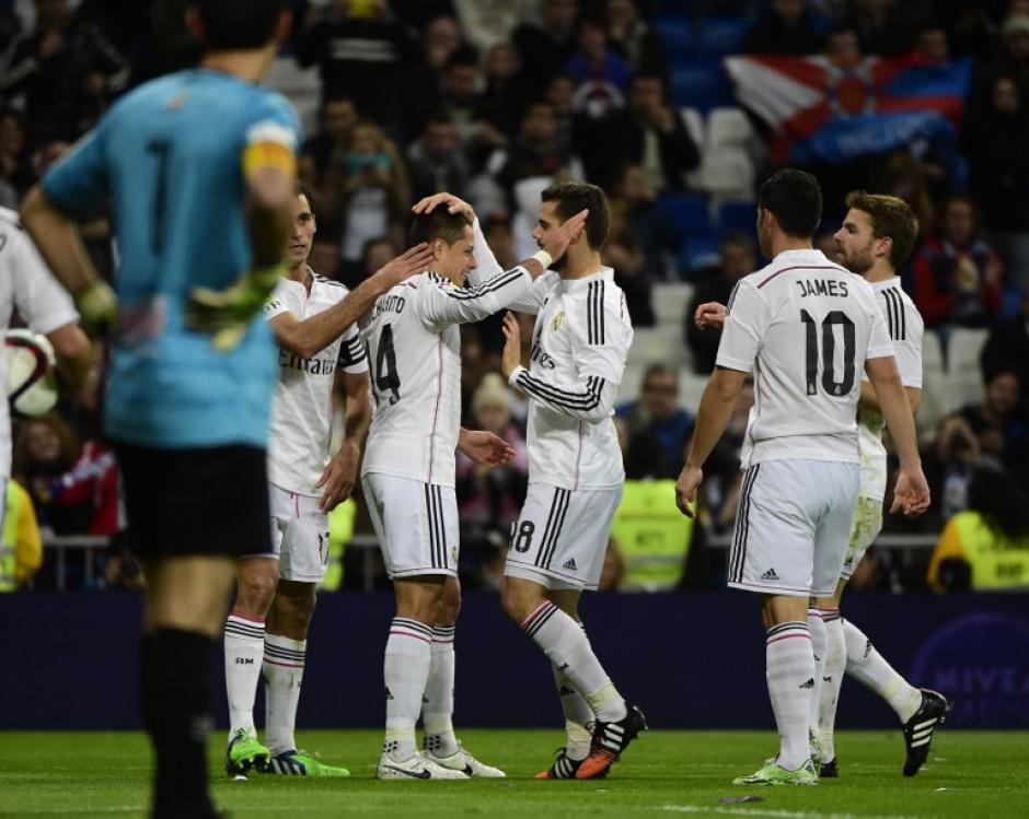Chicharito y James comandaron el 5-0 del Madrid sobre el Cornell&aacute; en la Copa del Rey. (Foto: AFP)