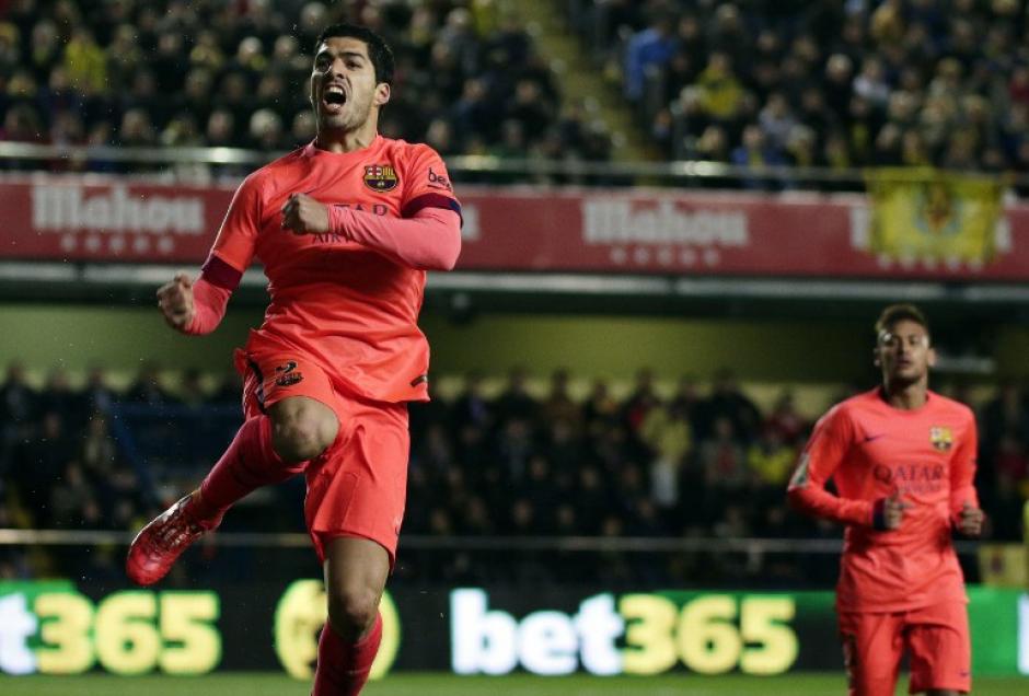 Luis Su&aacute;rez celebra tras anotar el segundo gol del Barcelona ante el Villarreal en el juego de vuelta de semifinales de la Copa del Rey. (Foto: AFP)