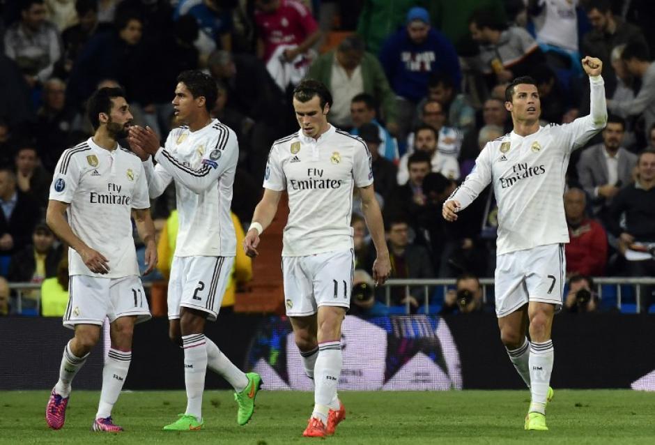 El Real Madrid cay&oacute; 4-3 ante el Schalke en el Bernabe&uacute; pero celebr&oacute; su clasificaci&oacute;n a cuartos de final de la UEFA Champions League. (Foto: AFP)