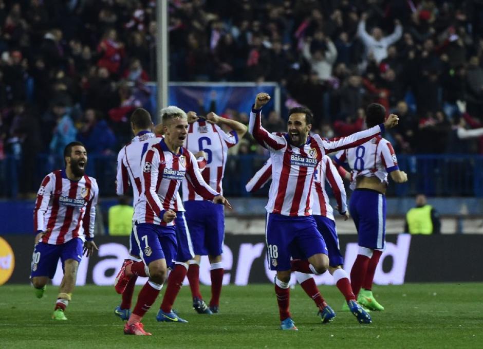 Los jugadores del Atl&eacute;tico de Madrid celebran tras eliminar al Bayer Leverkusen. (Foto: AFP)