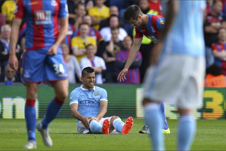 El "Kun" Ag&uuml;ero a&uacute;n no sabe la gravedad de su posible lesi&oacute;n tras recibir una fuerte falta durante un juego de la Premier. (Foto: AFP)