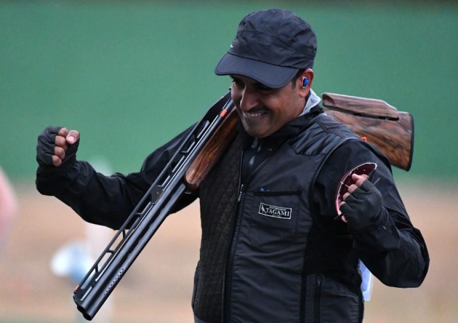 Fehaid Aldeehani gan&oacute; el oro en la prueba doble foso de tiro. (AFP)