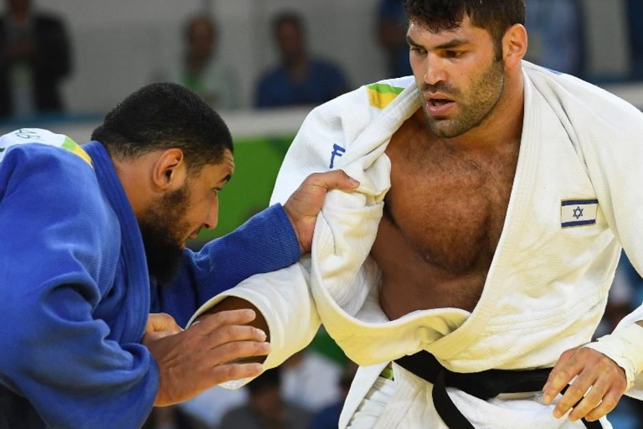 Los contrincantes de judo de Israel y Egipto no concluyeron bien. (Foto: AFP)