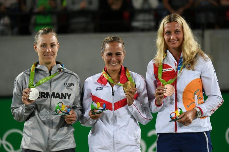 M&oacute;nica Puig con Angelique Kerber y Petra Kvitova. (Foto: AFP)