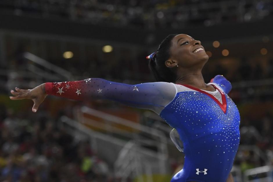 Simone Biles se despidi&oacute; de R&iacute;o con otro oro. (Foto: AFP)