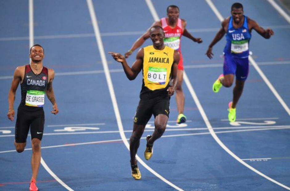 El atleta Usain Bolt se meti&oacute; a la final riendo. (Foto: AFP)