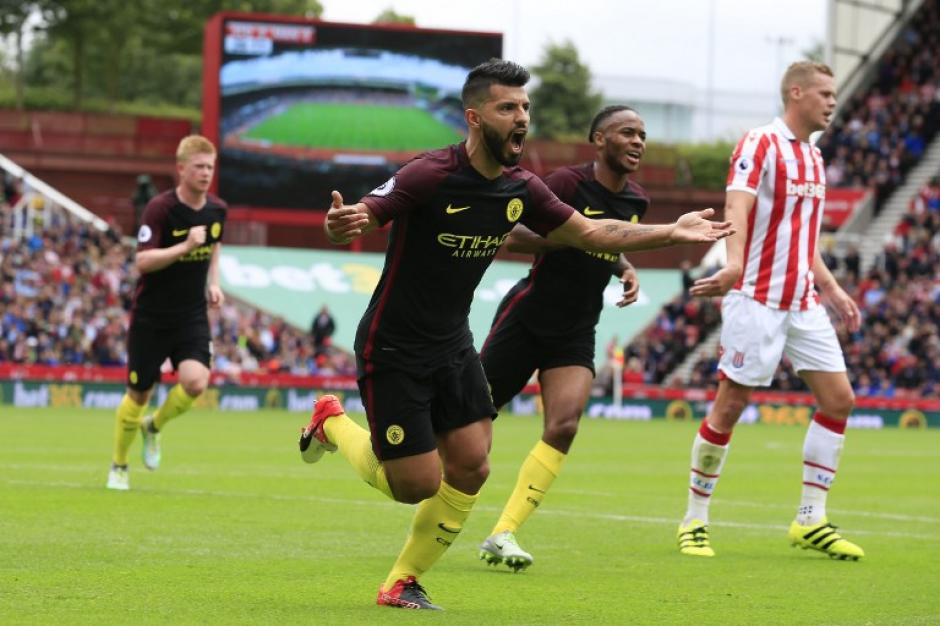 El Kun Ag&uuml;ero meti&oacute; dos goles para el Manchester City. (Foto: AFP)