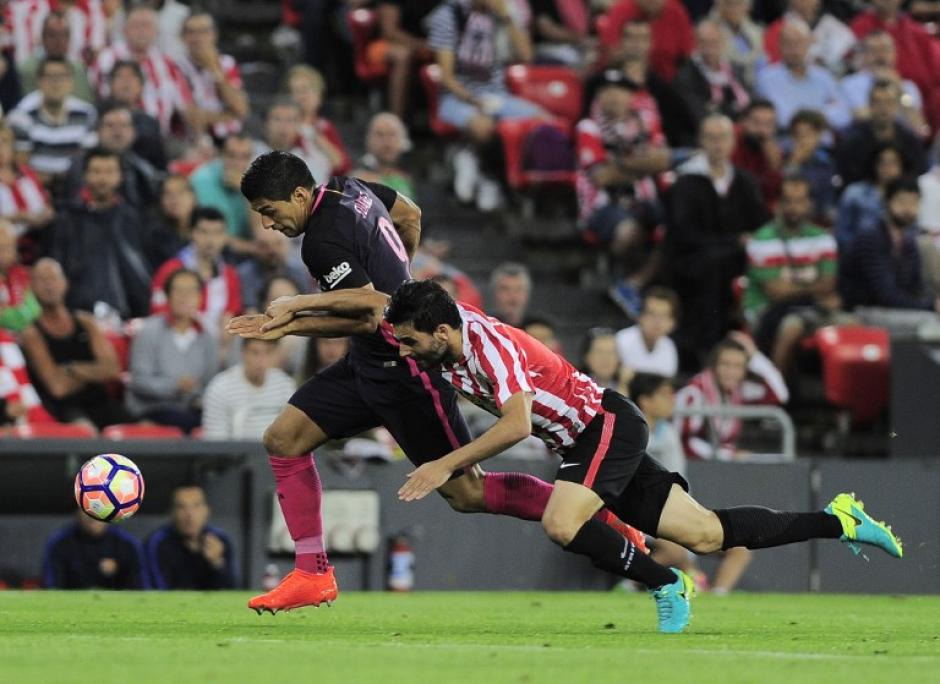 Luis Su&aacute;rez no tuvo un buen d&iacute;a ante el Athletic. (Foto: AFP)