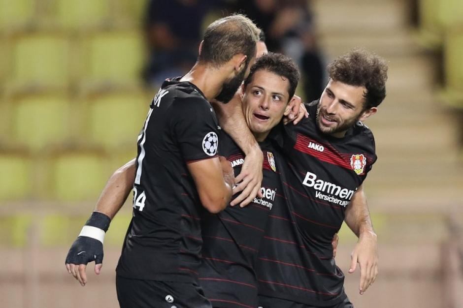 Chicharito meti&oacute; su gol 100 en competiciones europeas. (Foto: AFP)