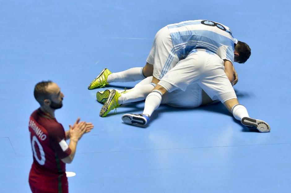 Argentina consigui&oacute; un hist&oacute;rico pase a la final del Mundial de Futsal. (Foto: AFP)