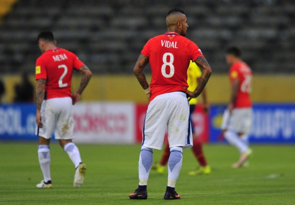 Los jugadores de Chile, cabizbajos. (Foto: AFP)