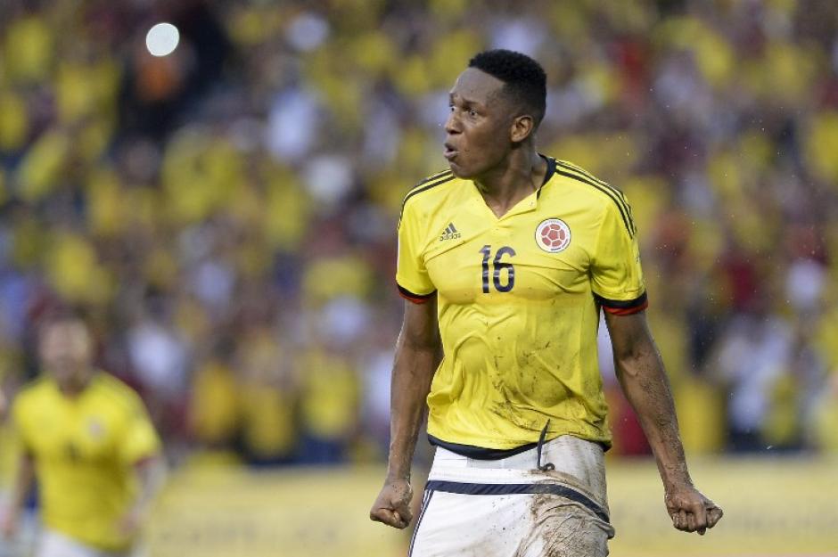 Yerry Mina celebra su golazo que le anot&oacute; esta semana a Uruguay. (Foto: AFP)