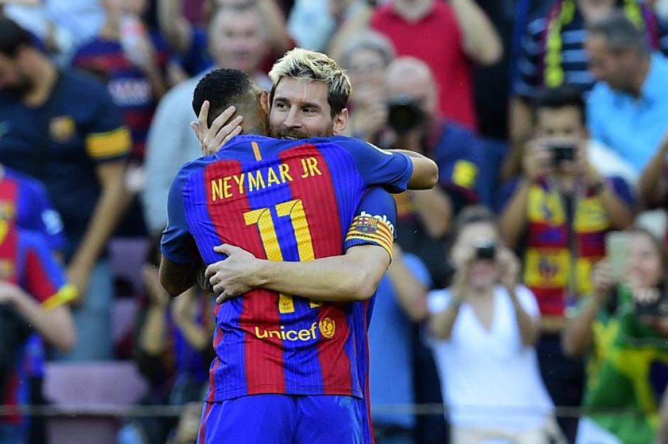 Neymar y Messi celebran el gol del argentino contra el D&eacute;por. (Foto: AFP)