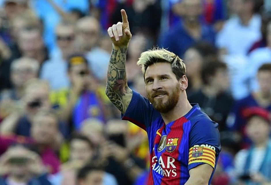 Leo celebra su gol, a los tres minutos de volver al terreno de juego. (Foto: AFP)