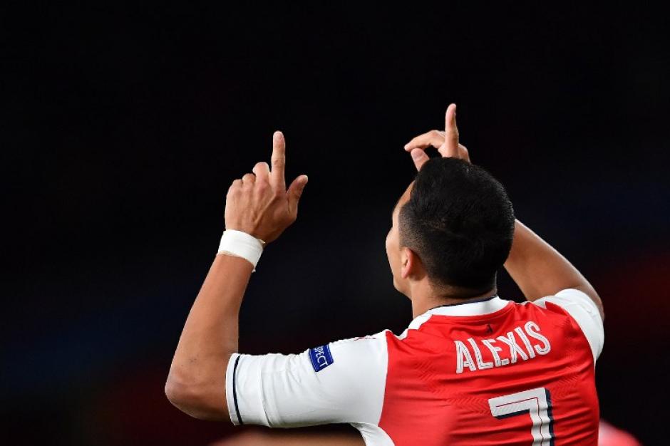 Alexis S&aacute;nchez meti&oacute; un golazo para abrir el marcador. (Foto: AFP)