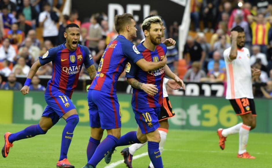 Messi celebra el penal de &uacute;ltimo minuto en Valencia. (Foto: AFP)