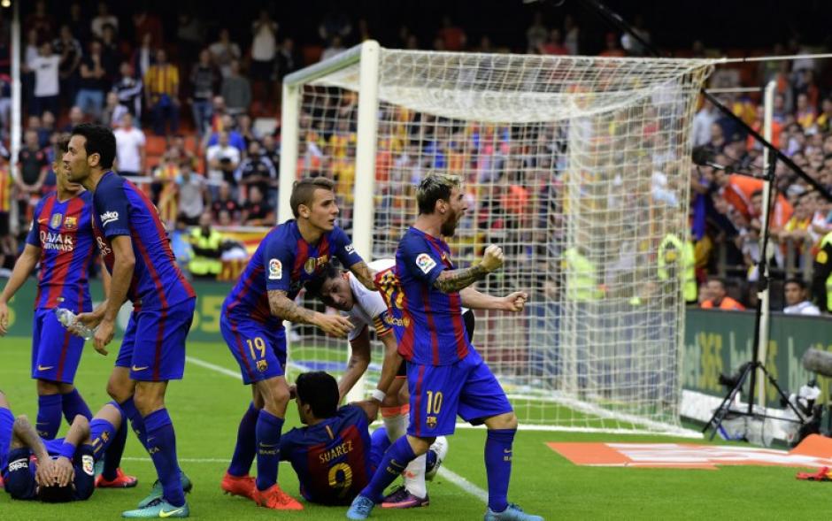 Messi celebra el gol viendo a la grada. (Foto: AFP)