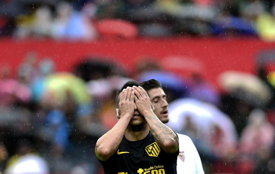 Atl&eacute;tico de Madrid perdi&oacute; el invicto ante Sevilla. (Foto: AFP)