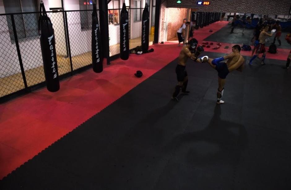 Las artes marciales (MMA) estan en auge, estos luchadores se preparan en extensas jornadas de entrenamiento en Beijing. &nbsp;(Foto: AFP / Greg BAKER)