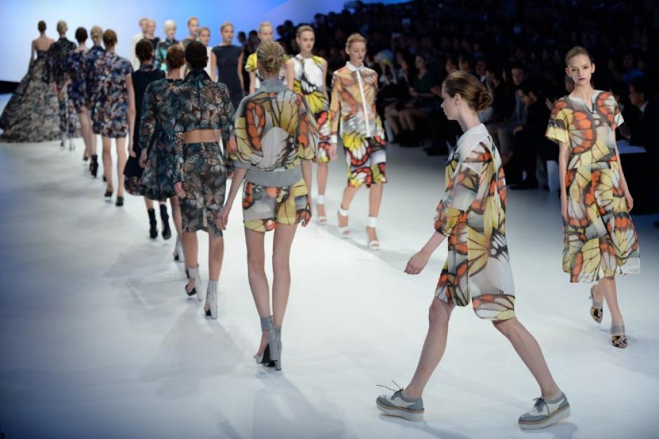 Los estampados con mariposas dominando los primeros desfiles. (Foto: AFP)