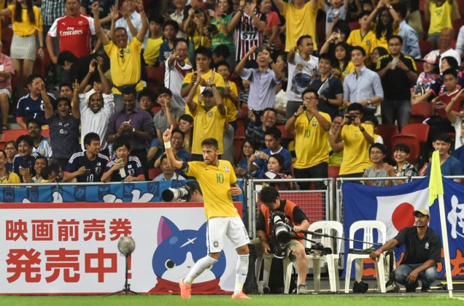 Neymar fue aclamado por los aficionados brasile&ntilde;os y japoneses tras anotar cuatro goles. (Foto: AFP)