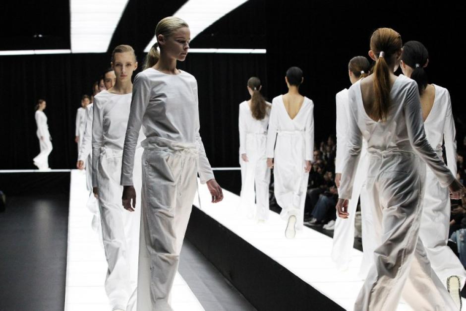 Modelos desfilan con las creaciones de la colecci&oacute;n Kbf Primavera / Verano 2015 durante la Semana de la Moda de Tokio. (Foto: AFPBB / JFWO / MBFWT)