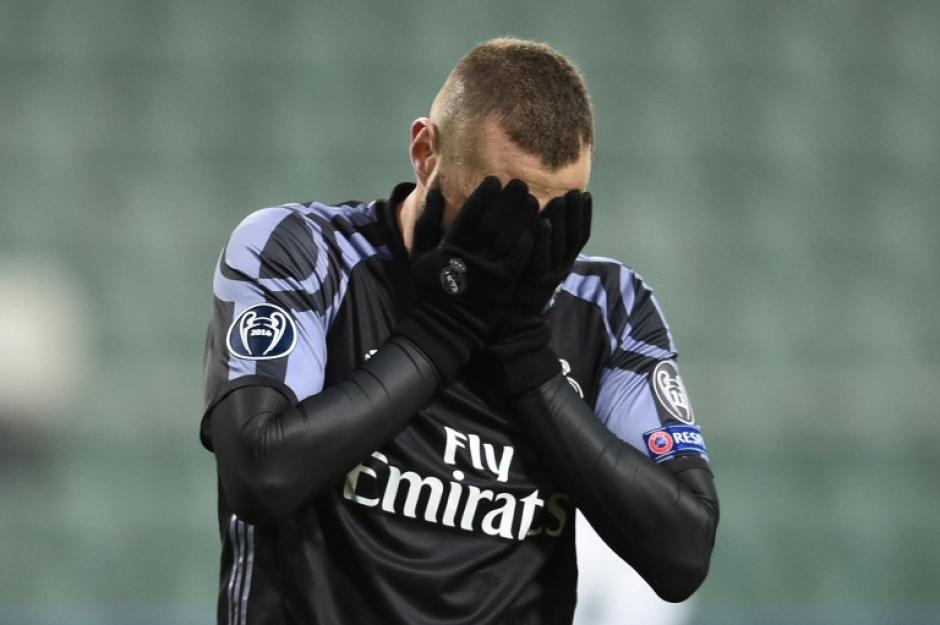 Karim Benzema se lamenta en una acci&oacute;n. (Foto: AFP)