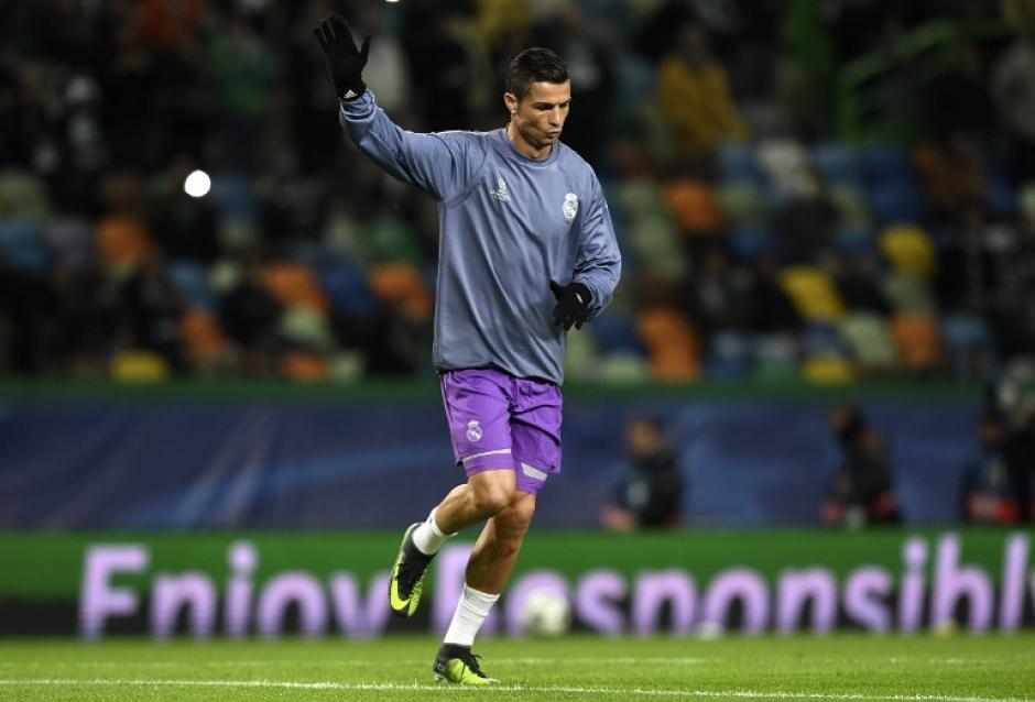Cristiano agradeci&oacute; los aplausos de la grada. (Foto: AFP)