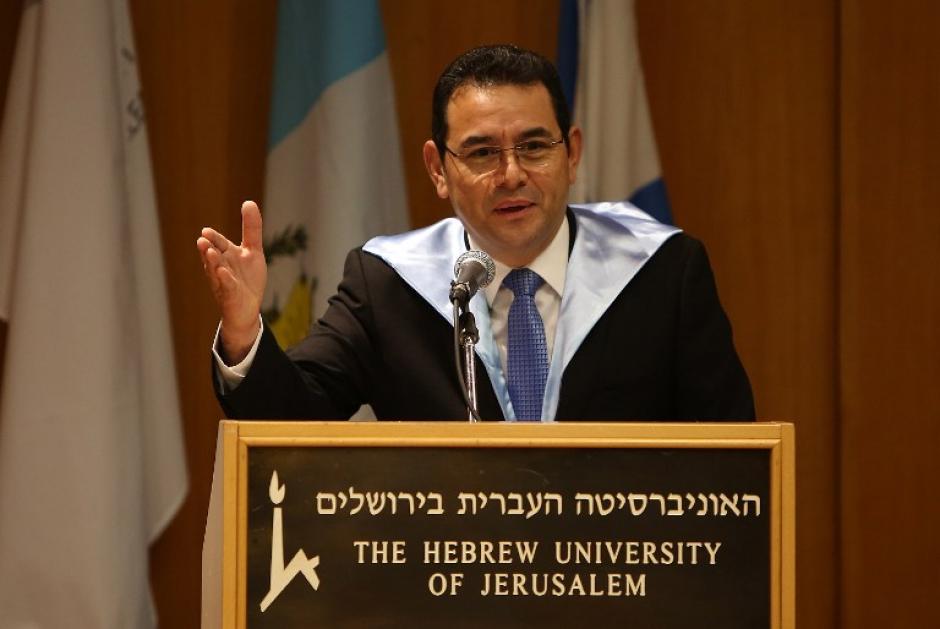 Jimmy Morales recibi&oacute; el t&iacute;tulo Doctor Honoris Causa en Filosof&iacute;a. (Foto: AFP)