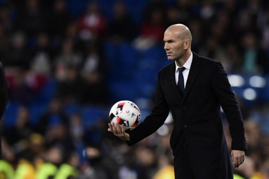 ZIdane hizo debutar a su hijo y no lo decepcion&oacute;. (Foto: AFP)