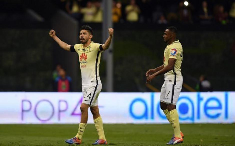Oribe Peralta celebra el segundo gol americanista de la noche. (Foto: AFP)