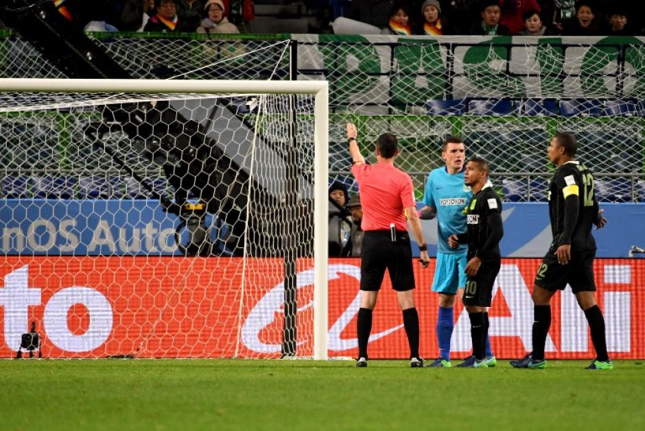 Kassai marc&oacute; penal despu&eacute;s de ver la repetici&oacute;n. (Foto: AFP)