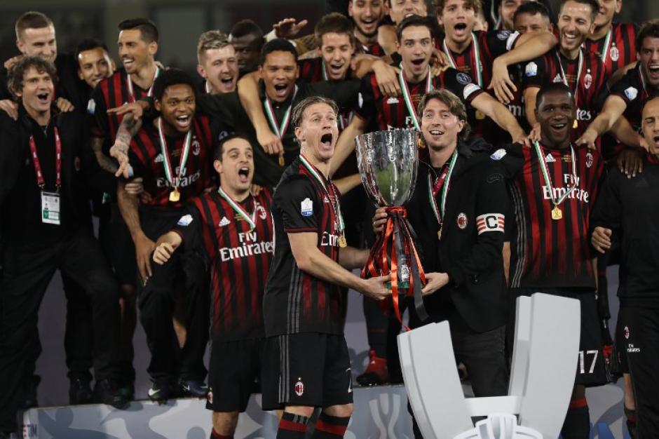El Mil&aacute;n gan&oacute; la Supercopa de Italia. (Foto: AFP)