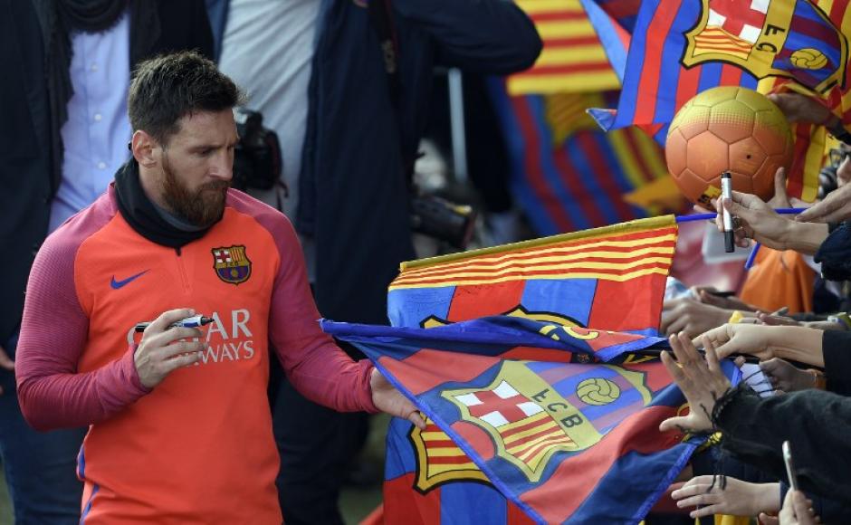 Messi regres&oacute; a Barcelona y mostr&oacute; su magia en el primer entrenamiento del a&ntilde;o. (Foto: AFP)