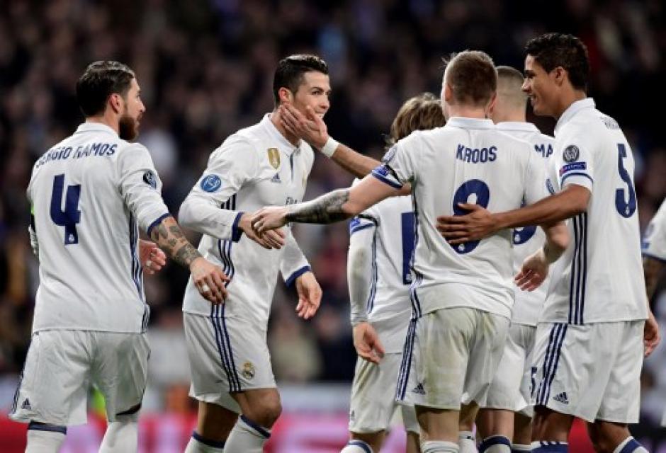 El Madrid derrot&oacute; al N&aacute;poles en el juego de ida de octavos de final de la Champions. (Foto: AFP)