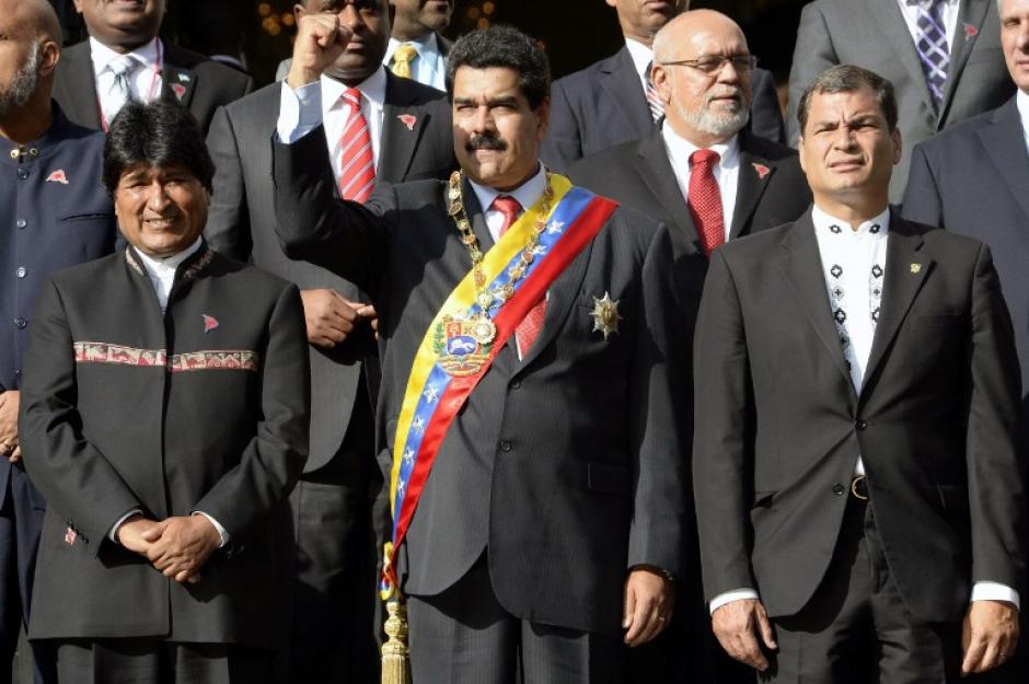 El presidente venezolano Nicol&aacute;s Maduro, junto a Evo Morales, presidente de Bolivia y Rafael Correa, presidente de Ecuador durante la segunda reuni&oacute;n de la Alianza Bolivariana ALBA. &nbsp;Foto AFP