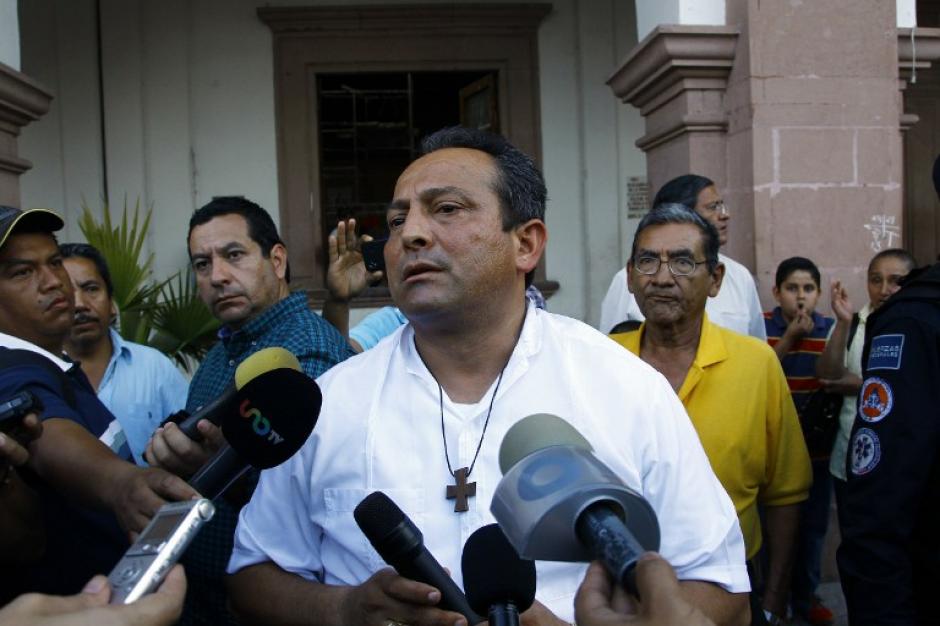 La secretar&iacute;a de Gobernaci&oacute;n (interior), inform&oacute; de su lado el s&aacute;bado, que concluy&oacute; la tarea de sustituci&oacute;n de polic&iacute;as municipales, acusados por las autodefensas de estar coludidos con los narcotraficantes, por elementos federales en nueve municipios conflictivos de la regi&oacute;n. Foto AFP