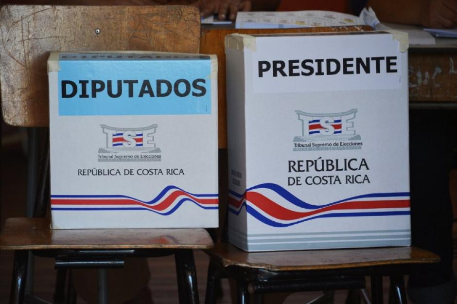 De mantenerse las tendencias marcadas por el primer corte oficial, en la que ning&uacute;n candidato alcanza al menos el 40% de los votos, Araya y Sol&iacute;s se medir&iacute;an en una segunda ronda el pr&oacute;ximo 6 de abril. Foto AFP
