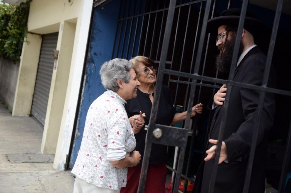 Los integrantes de la comunidad comienzan a tener contacto con algunos guatemaltecos que viven en la zona que ahora habitan. (Fotos: AFP)&nbsp;