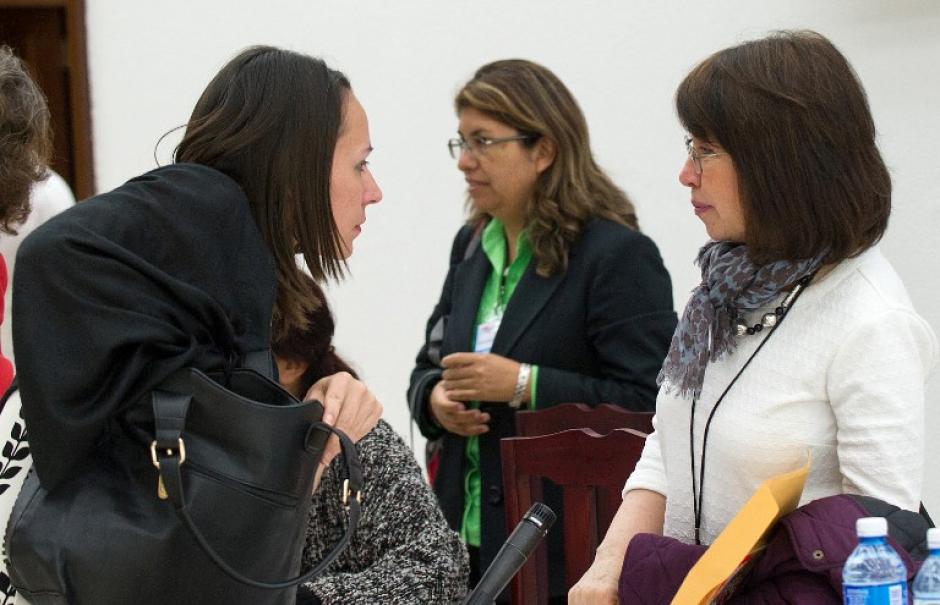 Seis activistas colombianas pidieron este lunes una tregua durante las fiestas de fin de a&ntilde;o, al asistir en Cuba al inicio de las labores de una &ldquo;subcomisi&oacute;n&rdquo; conjunta de g&eacute;nero creada por las delegaciones de paz del gobierno y la guerrilla de las FARC. (Foto AFP)