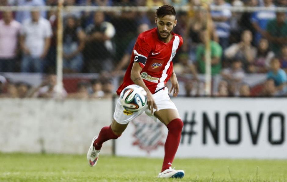 Neymar demostr&oacute; su "magia" en el &uacute;ltimo juego ben&eacute;fico en el que particip&oacute;. (Foto: AFP)